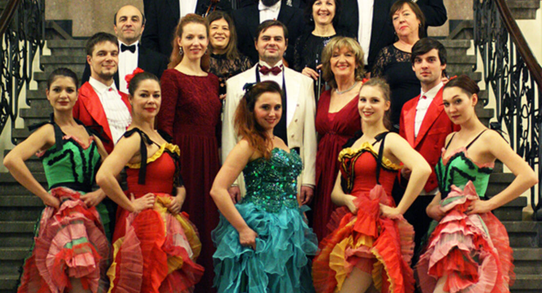 traummelodien-der-operette-dargeboten-von-einem-orchester-ballett-und-solisten