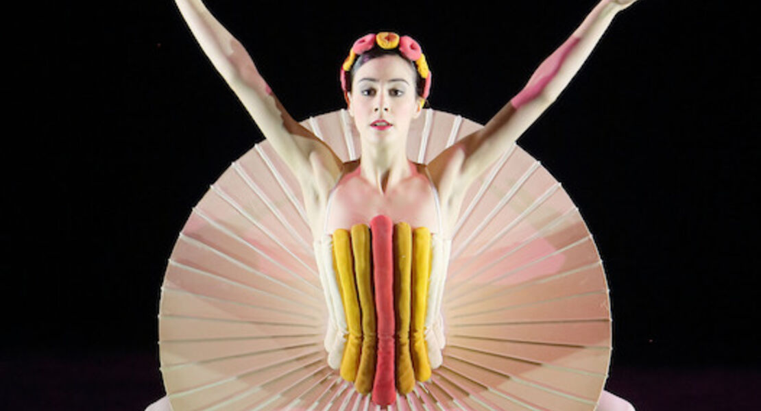 devils-kitchen-das-triadische-ballett-tanzabend-mit-dem-bayerischen-junior-ballett-munchen