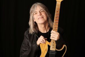 MIKE STERN BAND - Featuring: Dennis Chambers, Leni Stern, Chris Minh Doky & Bob Franceschini