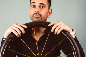 Tan Caglar - Der Teufel trägt Rollstuhl