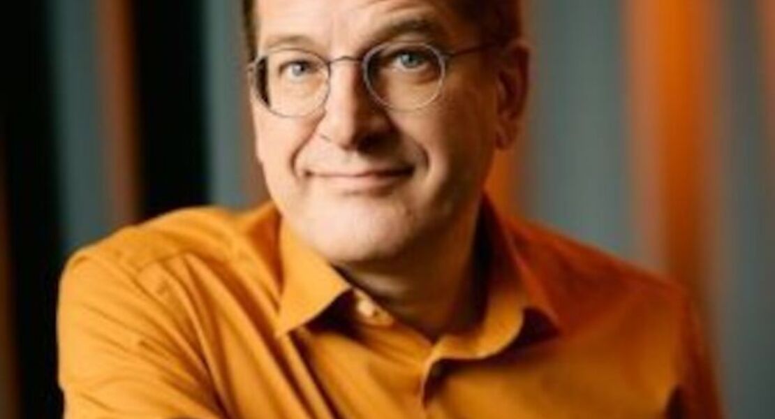 nils-heinrich-bruckentage-in-ubergangsjacke