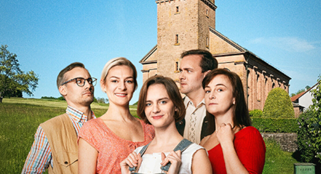 die-kirche-bleibt-im-dorf-freilicht-im-theatersommer
