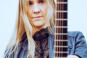 Julie Malia im Folkclub Prisma e.V. Pforzheim - Singer-Songwriterin