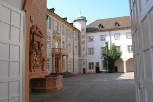 Martinskirche mit Römerbad