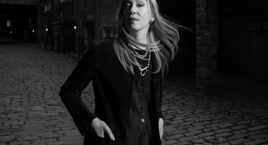 suzanne-vega-flying-with-angels