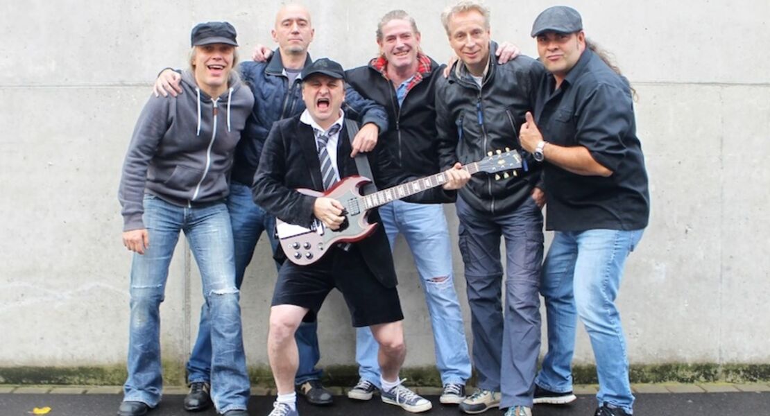 abcd-bon-scott-meets-brian-johnson