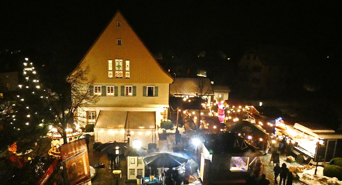weihnachtsmarkt-am-rathaus-alte-sonne-in-seewald