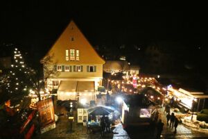 Weihnachtsmarkt am Rathaus 
