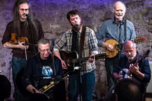Loinnir, Irisch Folk