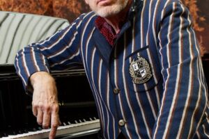 BERTRAM ENGEL - Mit alten Männern spiel ich nicht