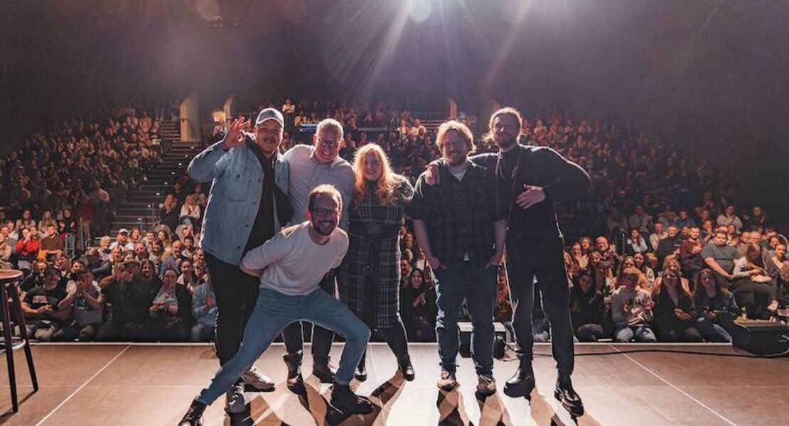 candid-comedy-stand-up-comedy-mixed-show