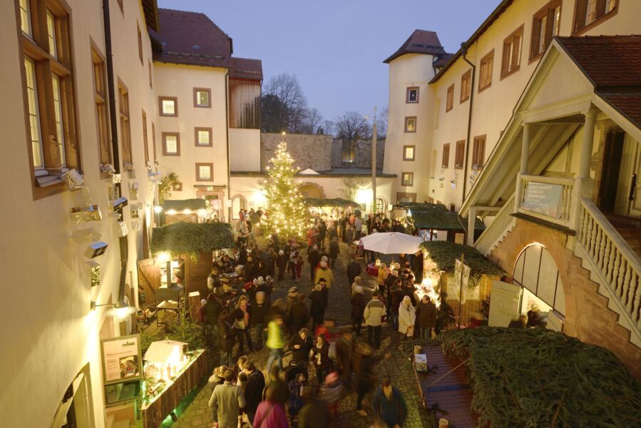adventsmarkt-im-schloss-neuenburg