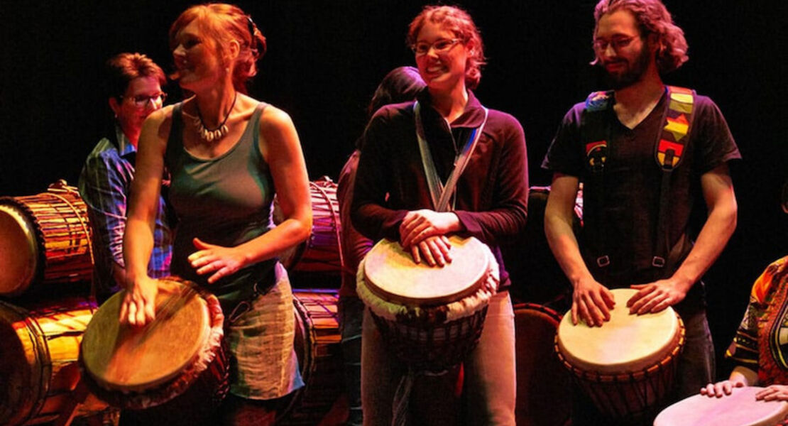 tanzend-ins-wochenende-african-style-live-percussion-djane-party