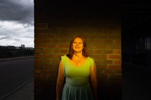 Nele Mathew - mit Weltweit verwundert.  Ein Abend zwischen Datenerhebung und Deadpan-Comedy