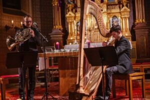Senioren Weihnachten - Erleben Sie A bissal staade Zeit mit dem Duo Harfe und Horn mit Musik und besinnlichen Texten.