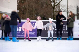 Öffentliches Eislaufen am Nachmittag