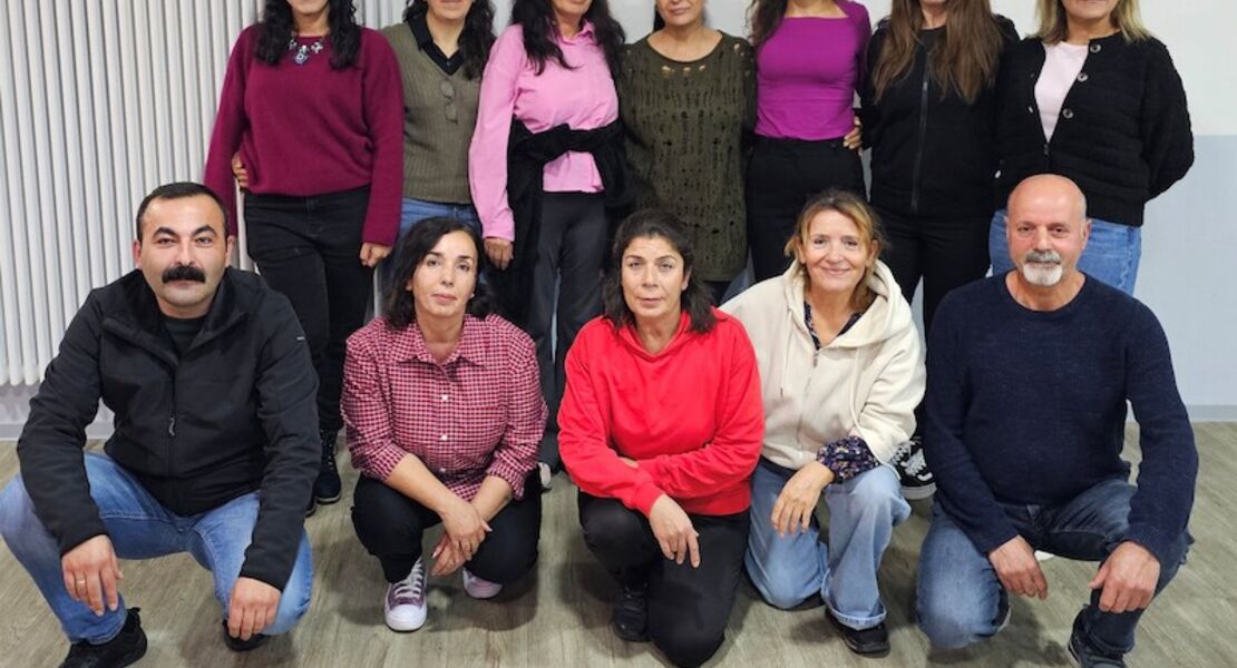 bir-kahkaha-bir-ic-cekis-bir-an-kulis-teatro