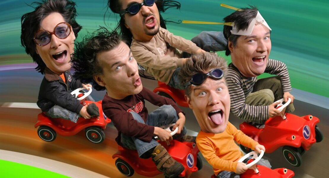 u-bahn-kontrollore-in-tiefgefrorenen-frauenkleidern-hardcore-a-cappella