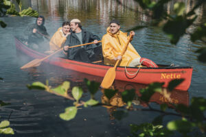 Veer Lüüd in´n Nevel - Reif für die Insel - Im Rang: Hochdeutsche Übertitel
