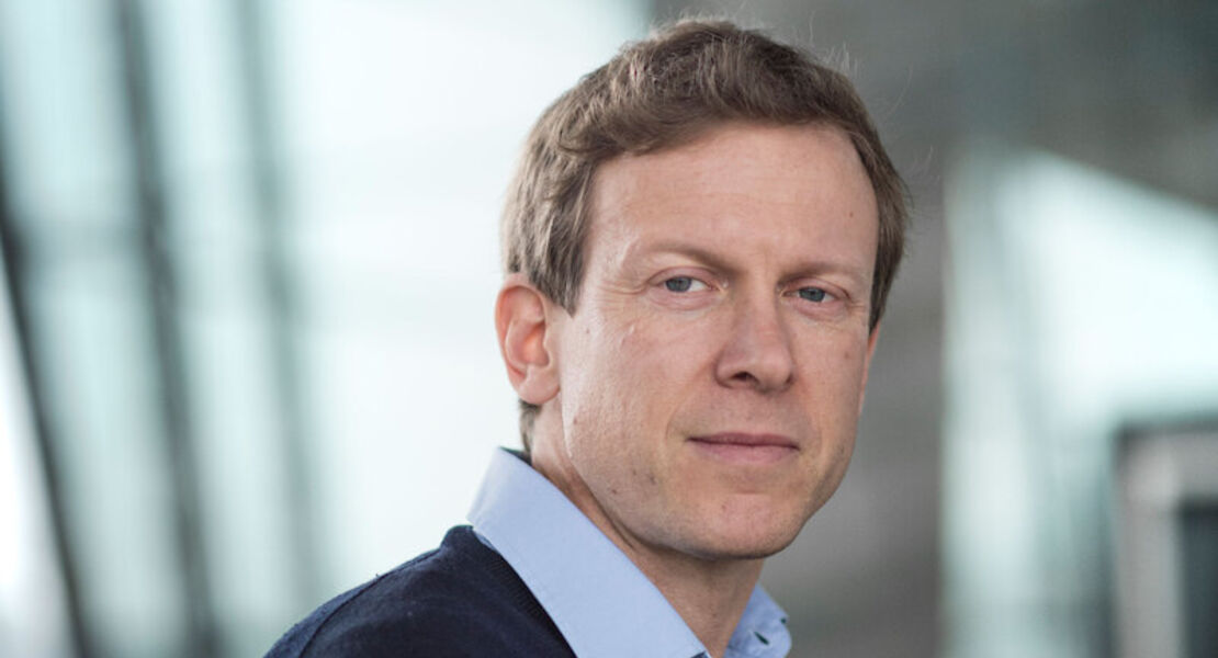 literaturkreis-wolfsburg-2526-ronals-reng-liest-er-kenne-herrn-benz-nicht-sagt-herr-daimler