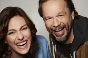 Keiner hat gesagt, dass du ausziehen sollst - Komödie nach Nick Hornby mit Nina Kronjäger, Heiko Senst u.a.