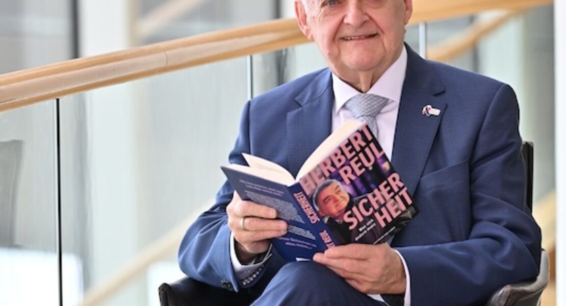 herbert-reul-zu-gast-bei-thalia-bielefeld