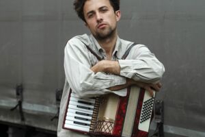 Jakob Gühring: L´homme et la musique Ein schauspielerischer Chansonabend