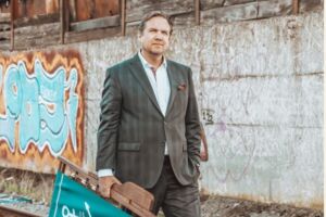 Matthias Brodowy - Klappstuhl