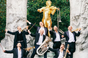 Mnozil Brass - Strau$$  Ein Tänzchen zwischen den Stühlen