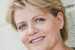 Das perfekte Geschenk - Komödie mit Andrea Spatzek, Ralph Morgenstern, Gaby Blum u.a.