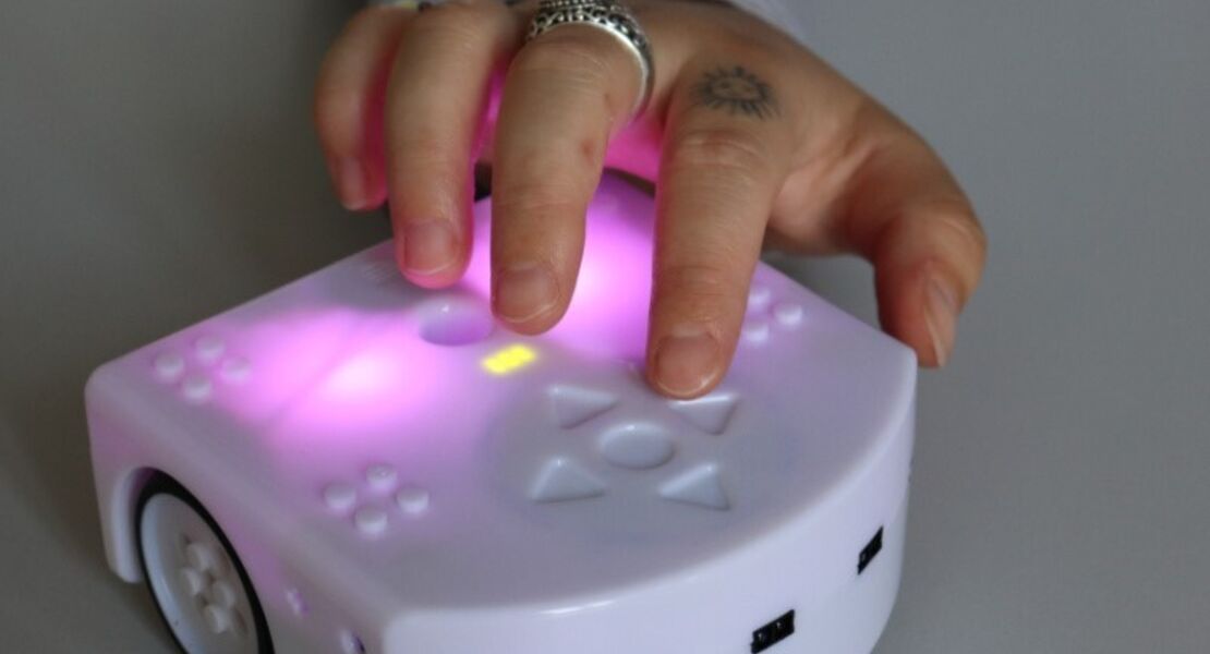stars-for-kids-thymio-roboter-fur-neulinge-kinderferienprogramm-in-zusammenarbeit-mit-dem-zkm-zentrum-fur-kunst-und-medien-karlsruhe