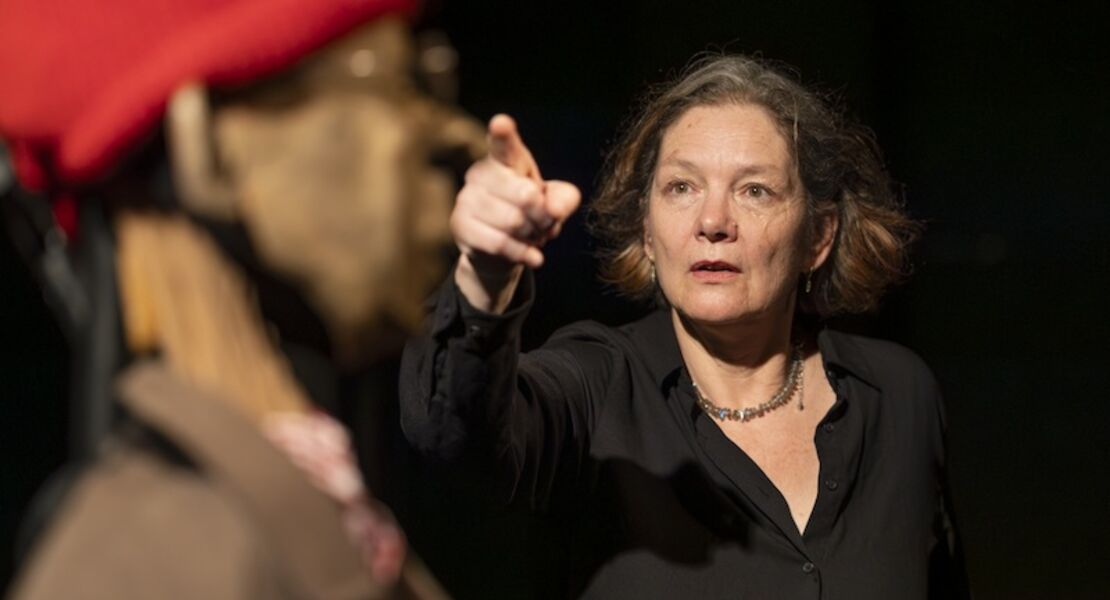 zweitzeuge-opa-war-ein-nazi-ein-theaterstuck-von-und-mit-ilka-vierkant-ab-13-jahre