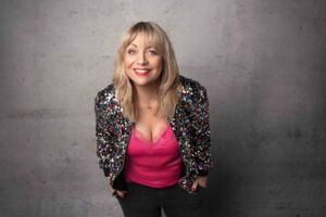 Mirja Regensburg - HAPPY.