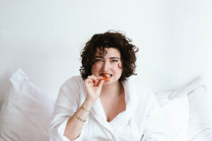 Matilde Keizer - mit Lasagne im Bett