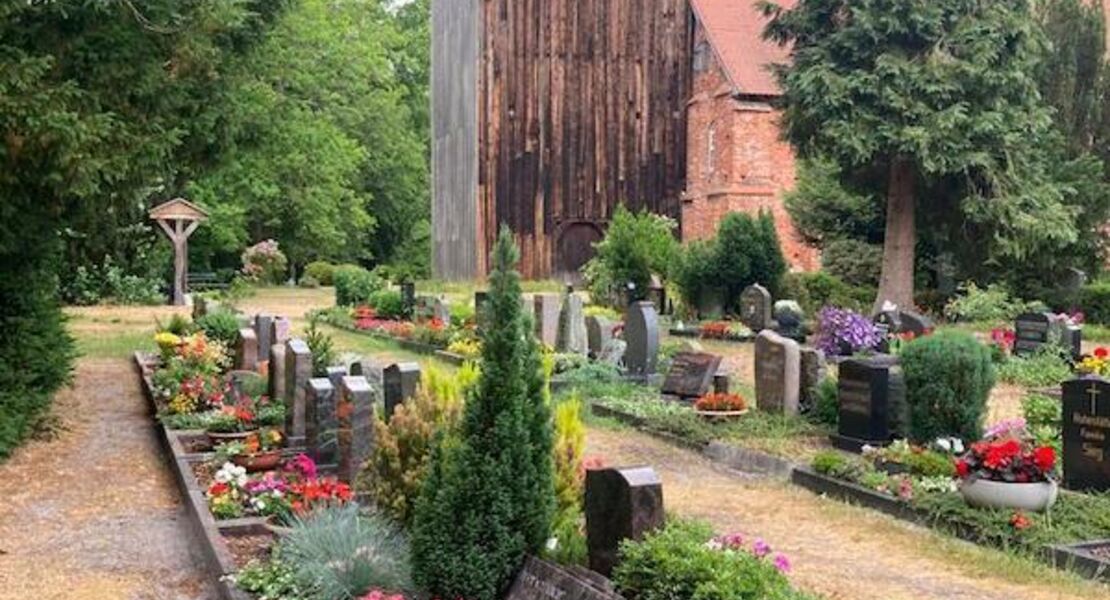 ortsfuhrung-prerower-friedhof