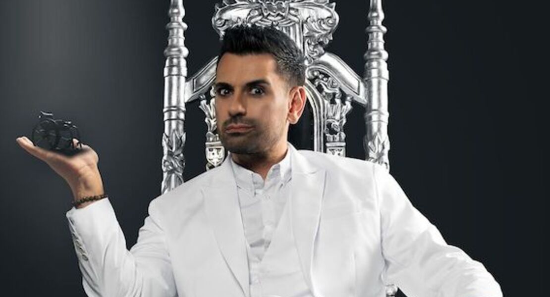 tan-caglar-der-teufel-tragt-rollstuhl-frankfurt-premiere