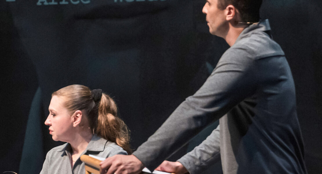 geheimplan-gegen-deutschland-und-opas-heimat-zwei-geschichten-ein-theaterstuck-millionen-betroffene