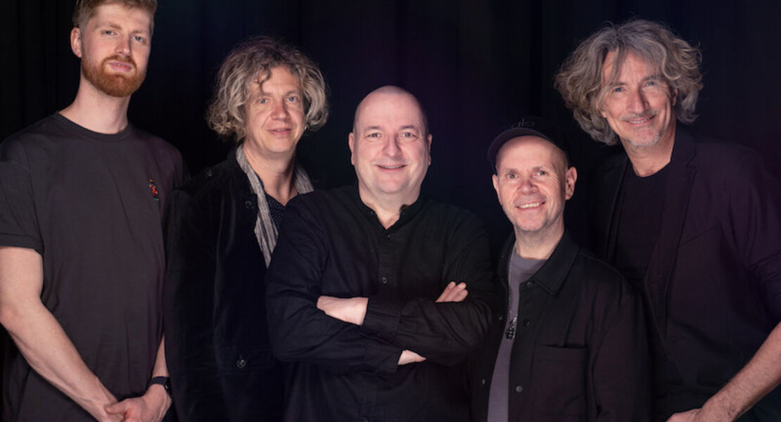 true-collins-the-very-best-of-phil-collins-genesis