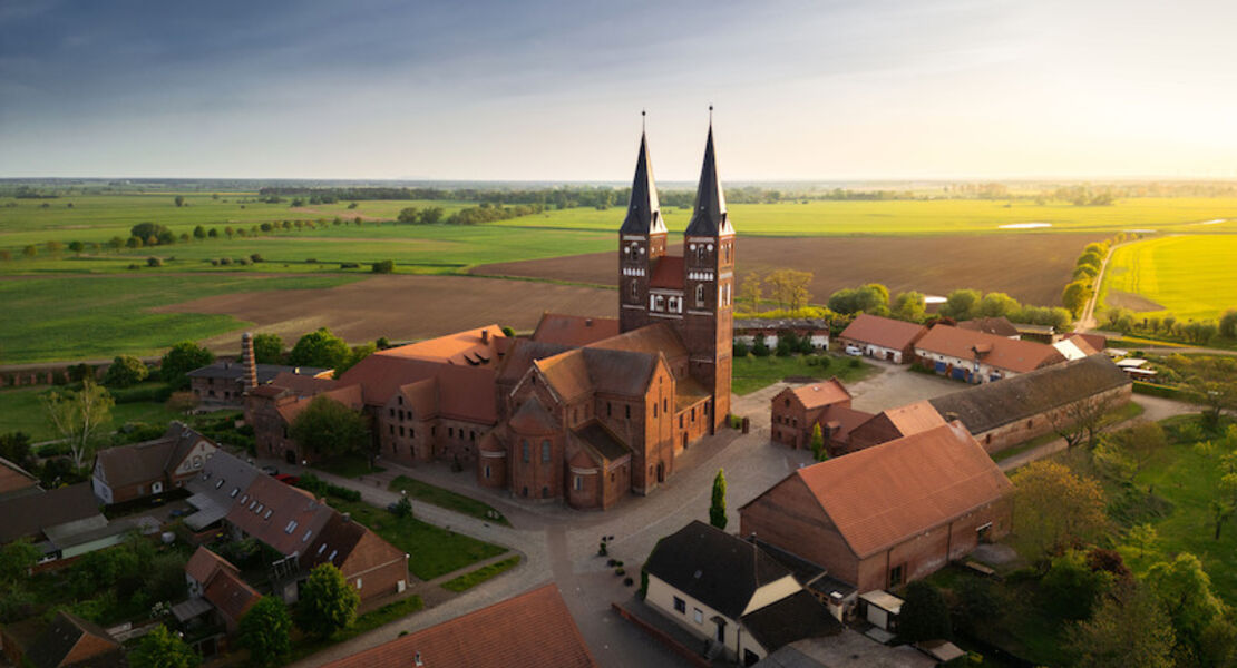 ihr-exklusives-erlebnis-abo-im-kloster-jerichow-wo-klange-auf-geschichte-treffen