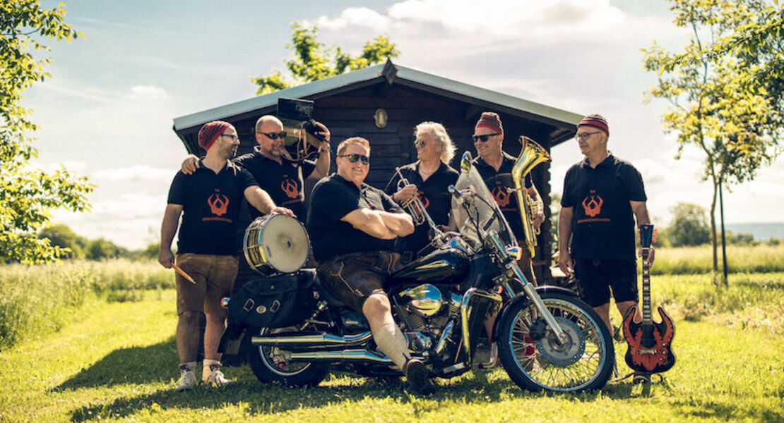 tanzfahrt-oktoberfest-tanzfahrt-mit-live-musik-inkl-2-std-schifffahrt