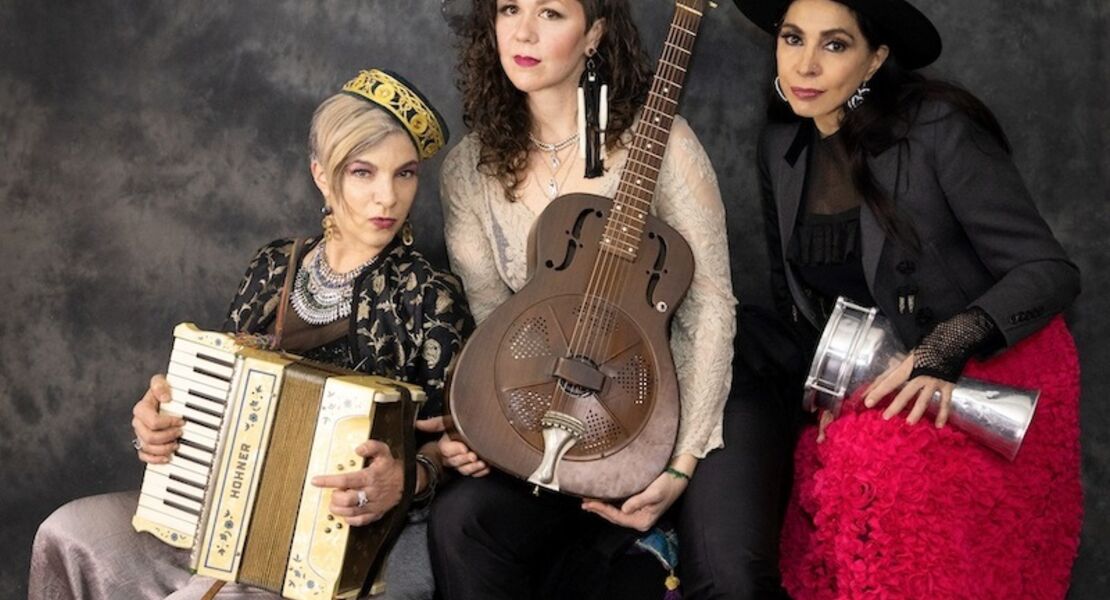 vkb-band-drei-new-yorkerinnen-prasentieren-tom-waits-songs-auf-feminine-weise