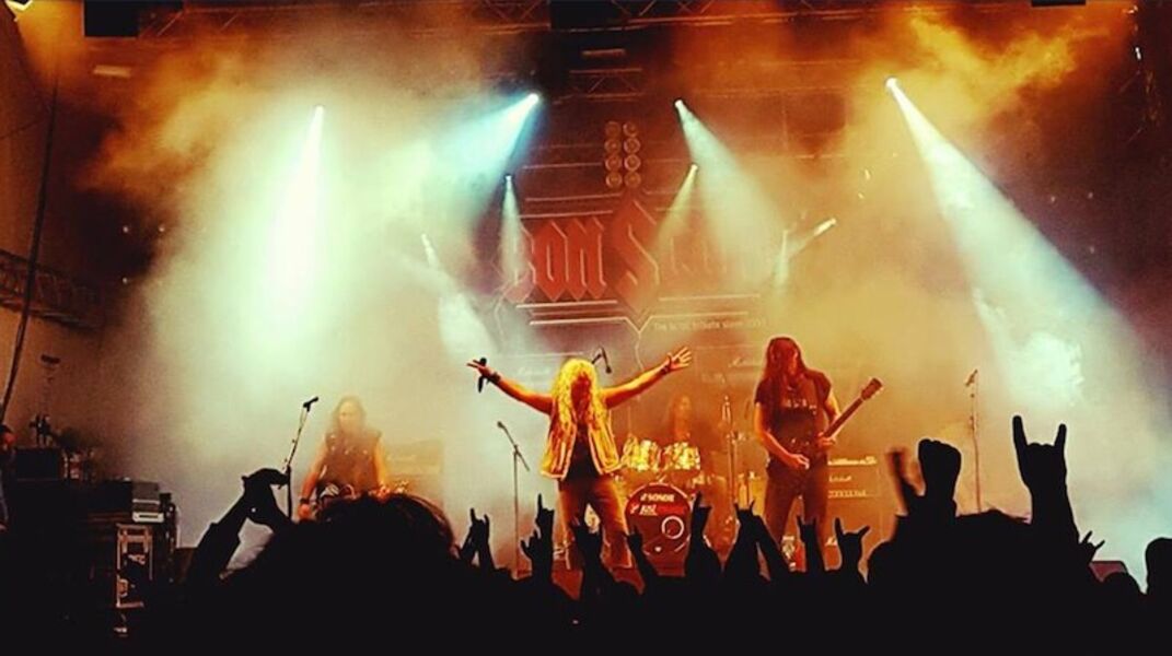 downtown-live-club-bon-scott-acdc-tributeband