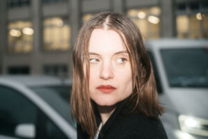 Sophia Kennedy Squeeze Me live