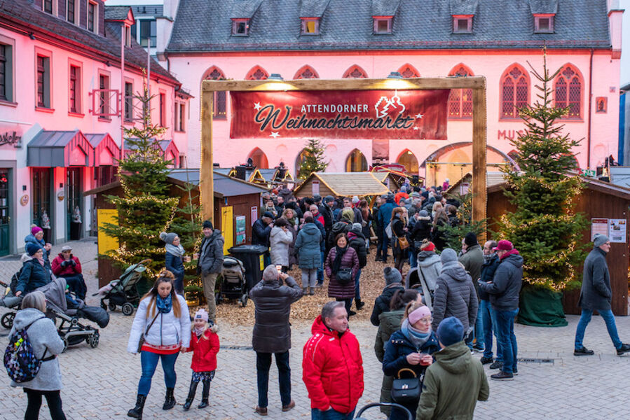 20-attendorner-weihnachtsmarkt-ehrenamtshutte-13122026