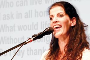 Frau Höpker bittet zum Gesang - Das Mitsingkonzert