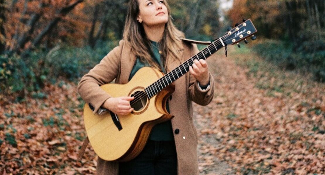 sophie-chassee-modern-fingerstyle-songwriting-mit-tiefe