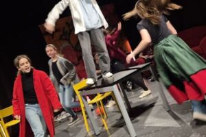 Auf die Bühne! Improtheater  ab 10 Jahren - Leitung: Anita Khajehali