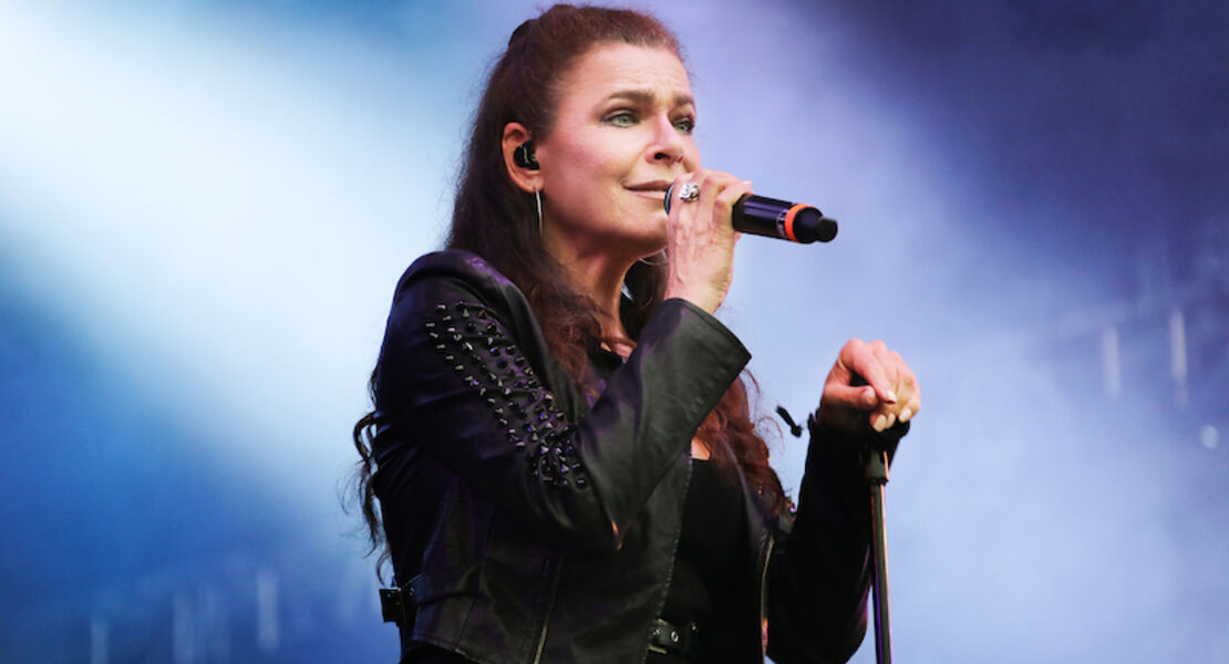 julia-neigel-band-lieblingslieder-live-und-in-farbe