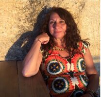 Zelia Fonseca präsentiert