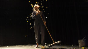 Ding - Materialtheater ohne Worte